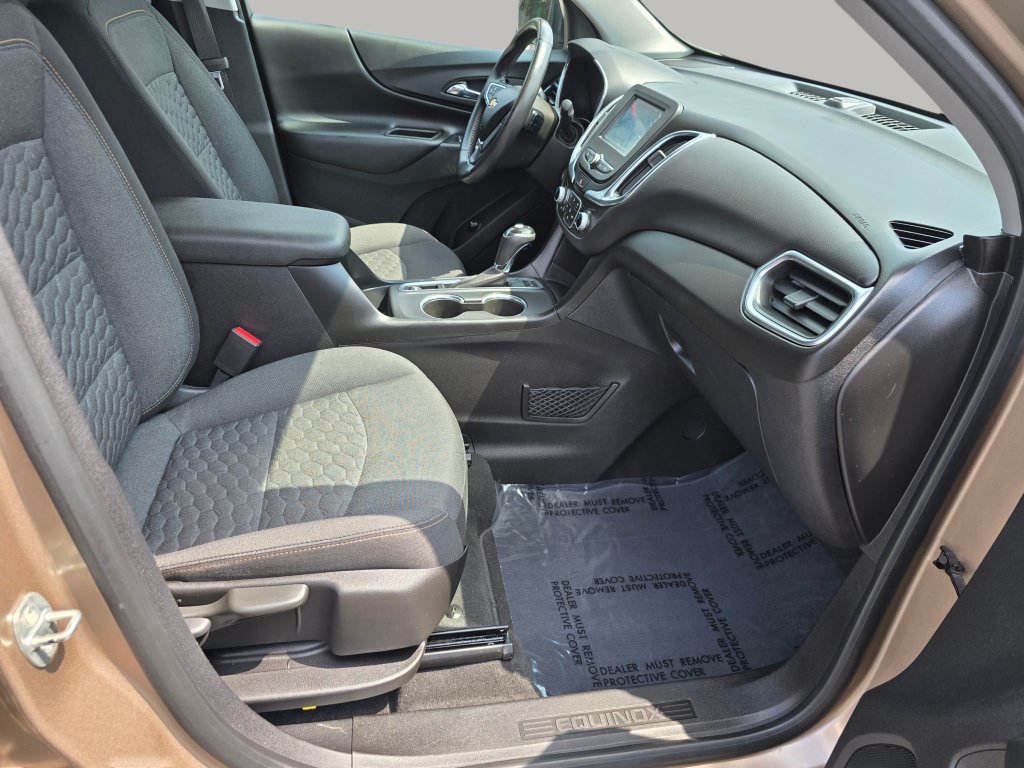 Used 2018 Chevrolet Equinox LT w/ LPO, Hit The Road Package AWD/4WD image 28