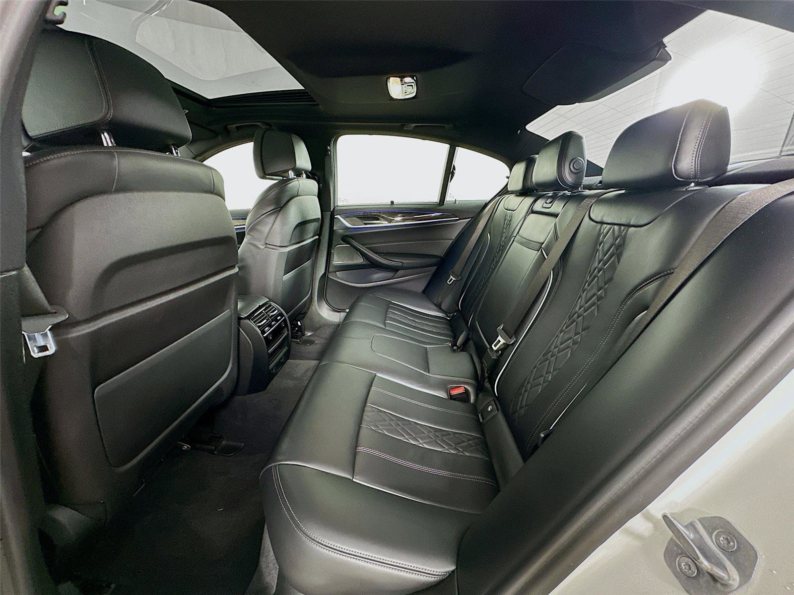 Used 2018 BMW M550i xDrive image 26