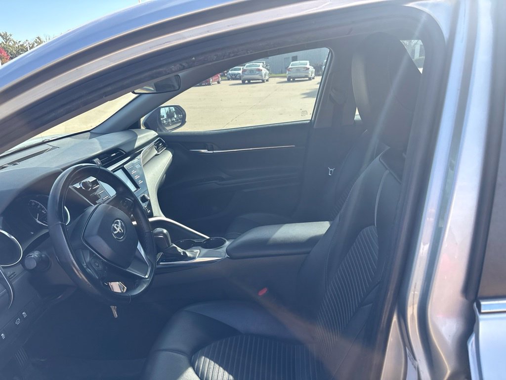 Used 2020 Toyota Camry SE FWD image 11