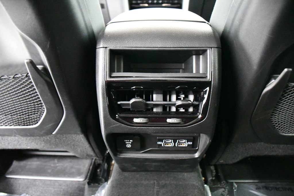 Used 2022 Jeep Grand Cherokee Laredo w/ Luxury Tech Group I image 20