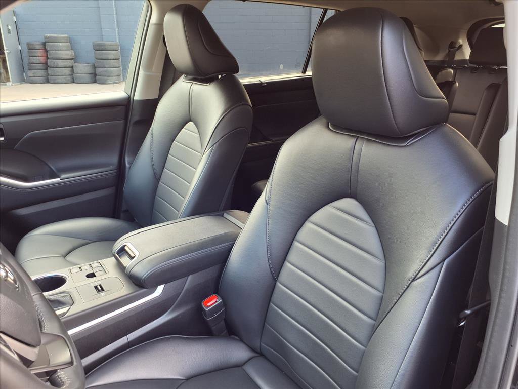 Used 2024 Toyota Highlander XLE image 14