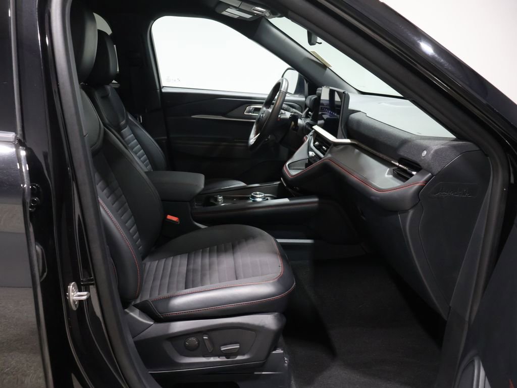 Used 2025 Ford Explorer ST-Line w/ ST-Line Street Pack image 25