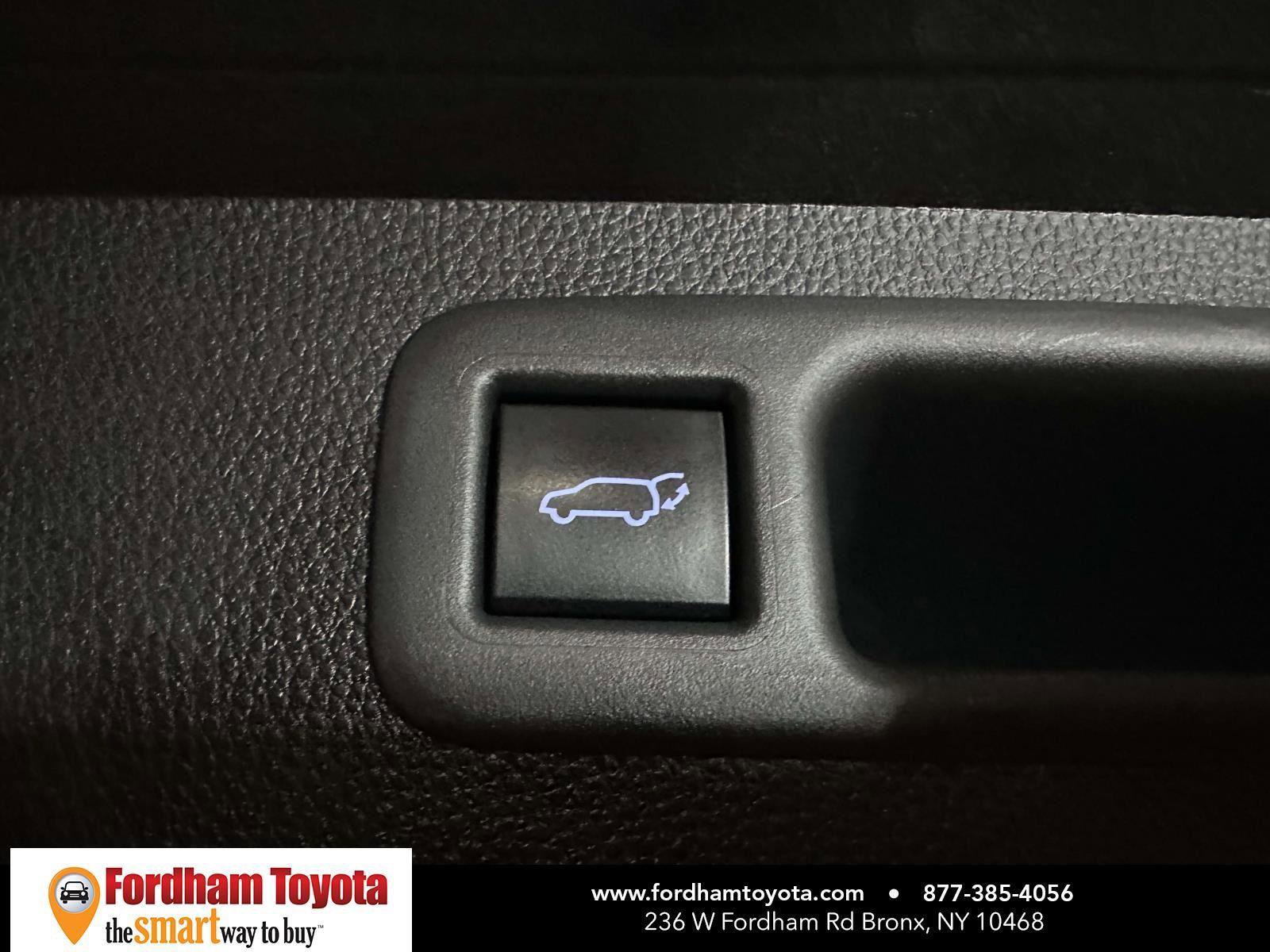 Used 2022 Toyota Highlander XLE AWD/4WD image 13