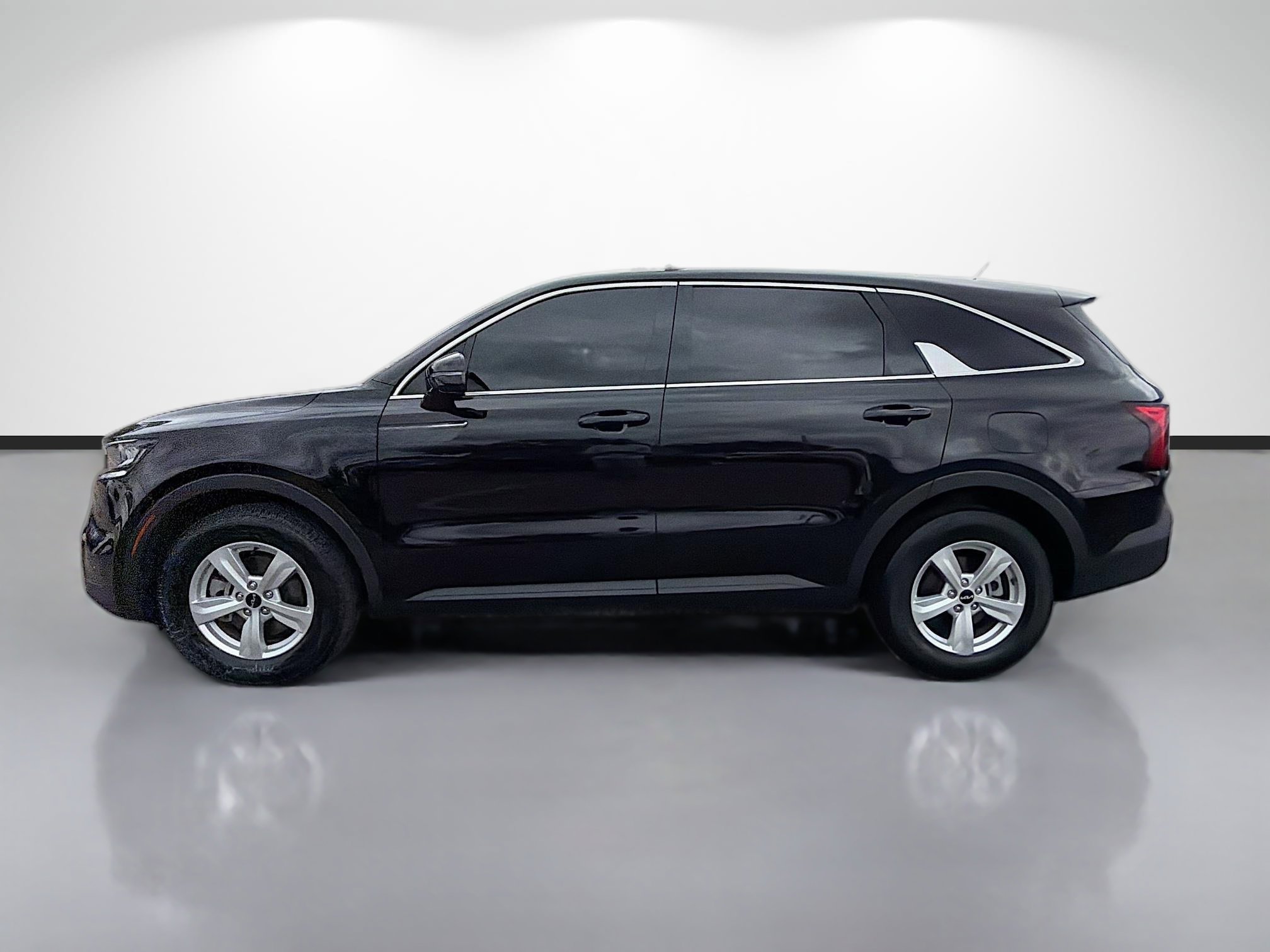 Used 2023 Kia Sorento LX image 6