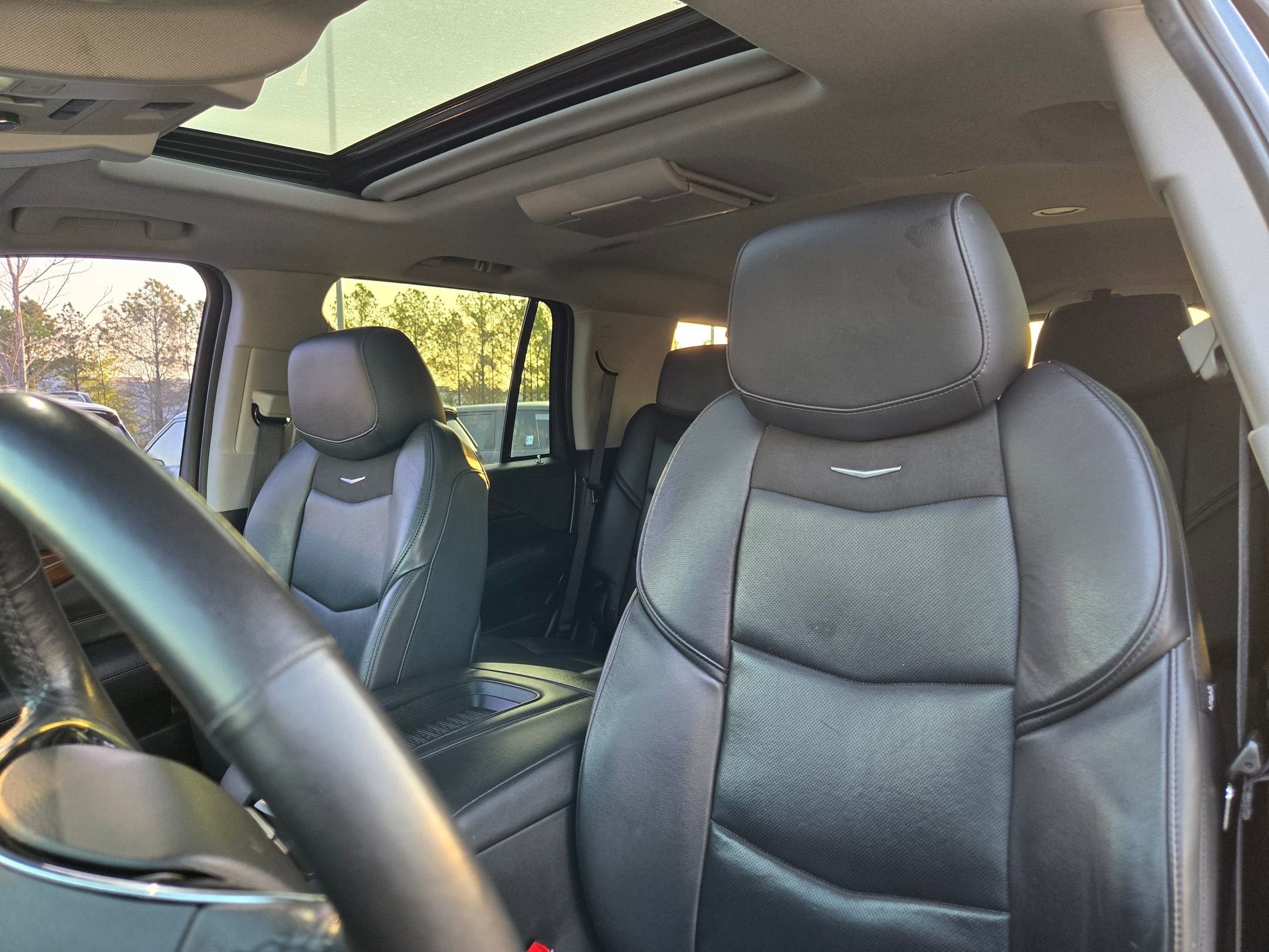 Used 2019 Cadillac Escalade Luxury image 24