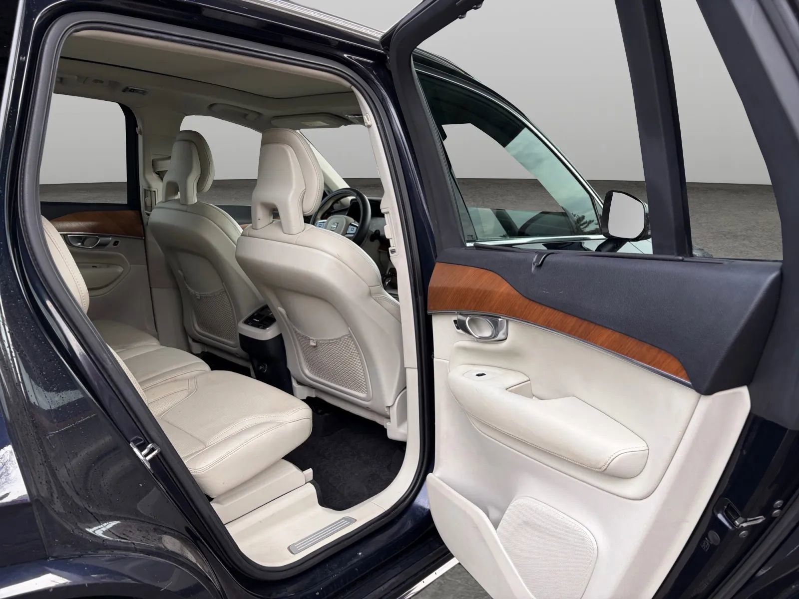 Used 2017 Volvo XC90 T6 Inscription w/ Vision Package AWD/4WD image 16