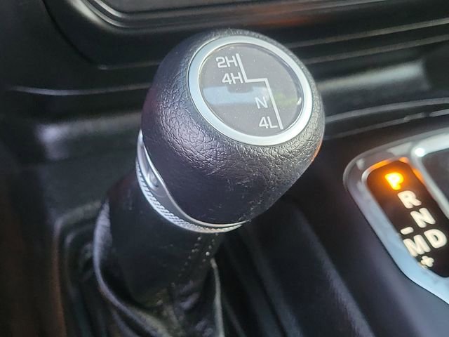 Used 2022 Jeep Wrangler Willys AWD/4WD image 17