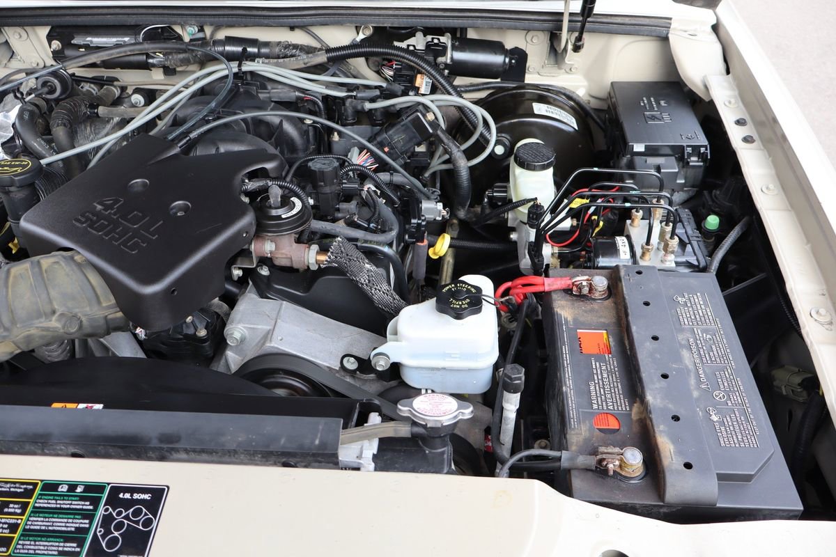 Used 2004 Ford Explorer Sport Trac XLT image 39