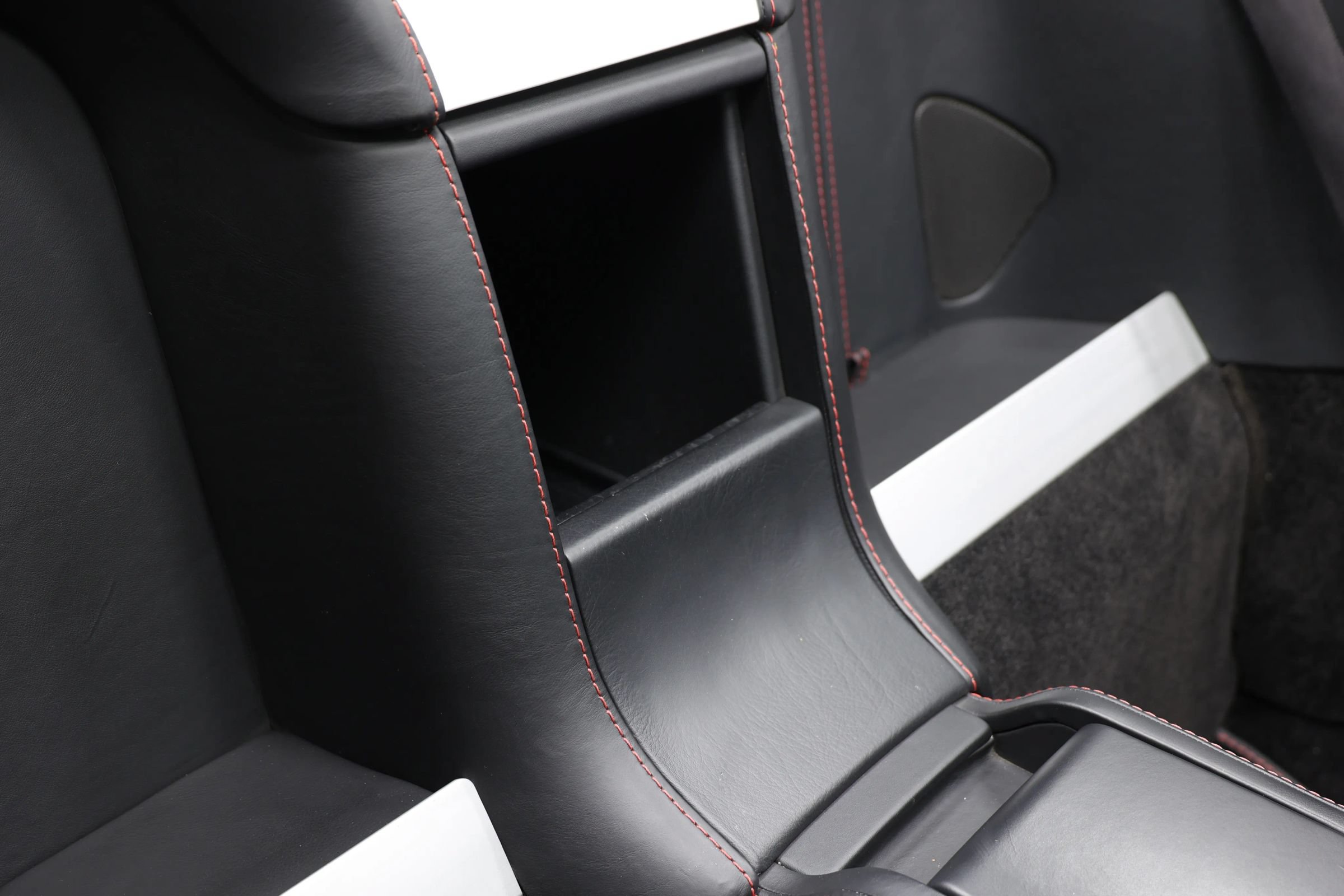 Used 2016 Aston Martin V8 Vantage GT RWD image 58