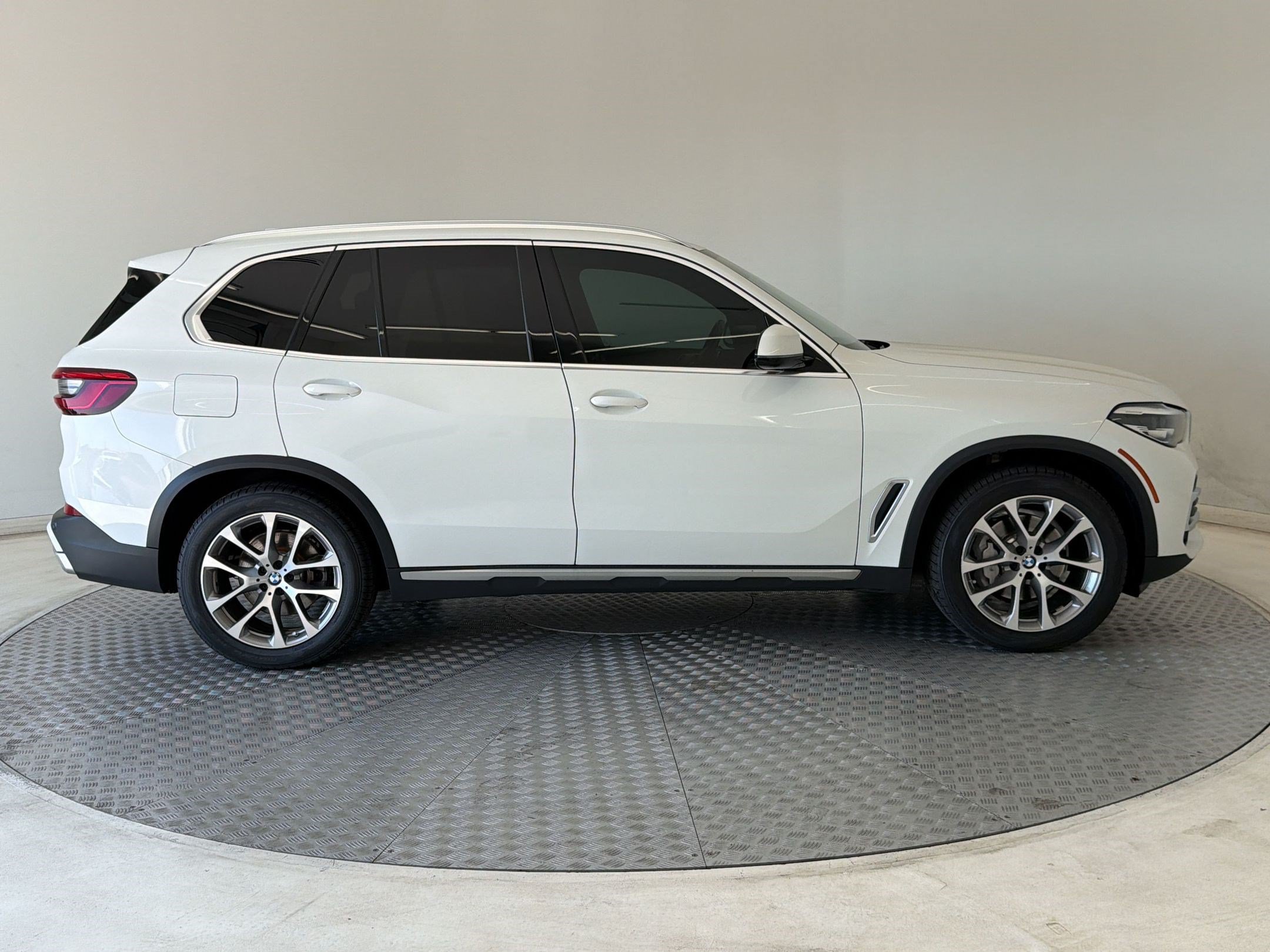 Used 2019 BMW X5 xDrive40i w/ Convenience Package AWD/4WD image 8