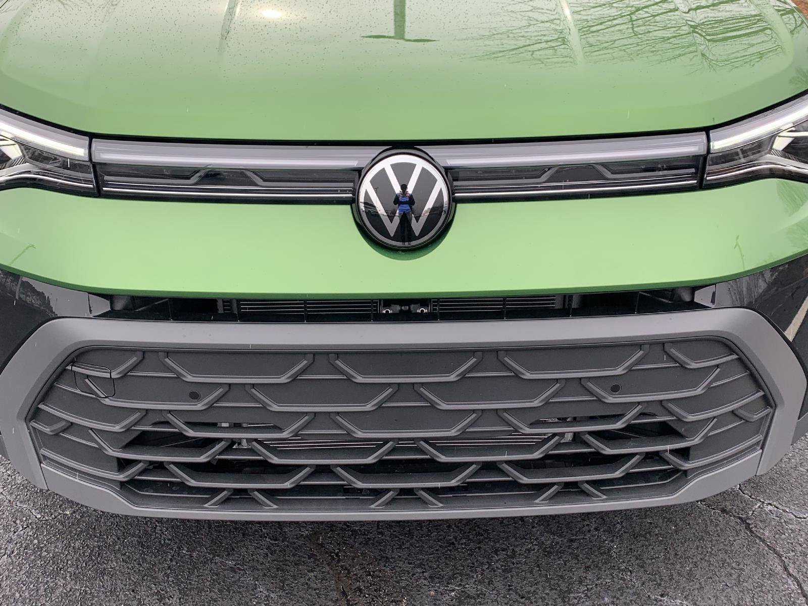 Used 2025 Volkswagen Taos SE w/ Taos Adventure Package (SXB) image 9