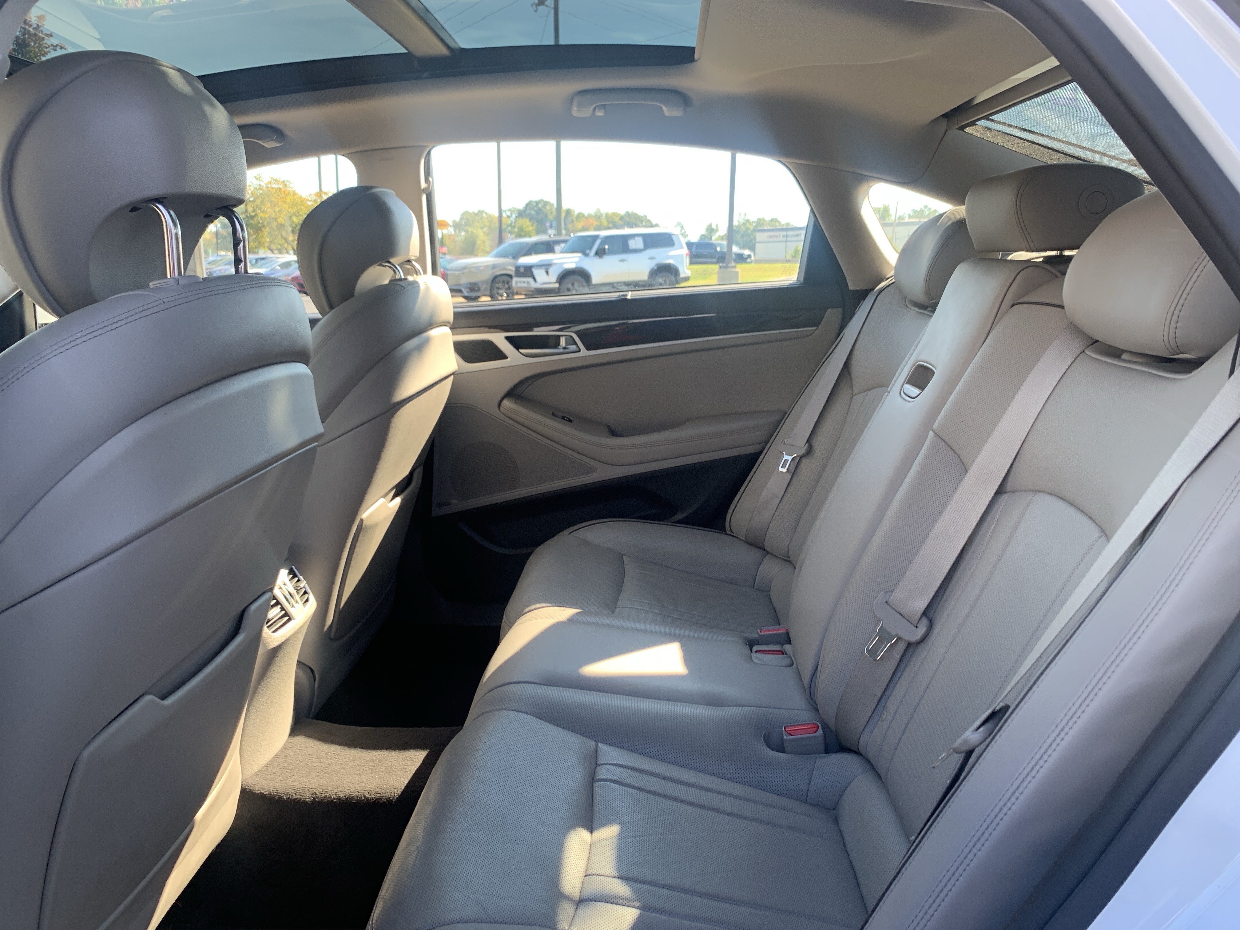 Used 2015 Hyundai Genesis 3.8 w/ Option Group 03 RWD image 32