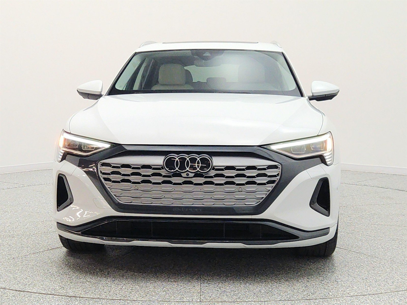 Used 2024 Audi Q8 e-tron Premium Plus w/ Premium Plus Package AWD/4WD image 2