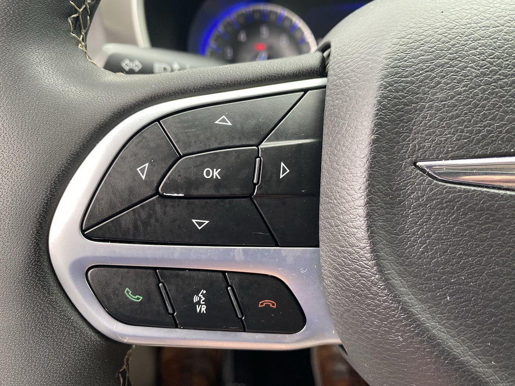 Used 2023 Chrysler Pacifica Touring-L FWD image 52