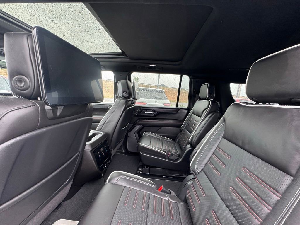 Used 2025 GMC Yukon XL AT4 Ultimate AWD/4WD image 2