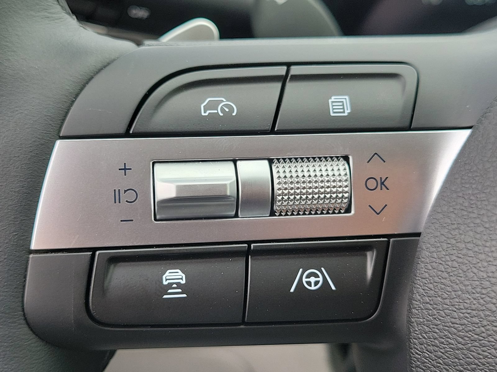 New 2026 Hyundai Tucson Limited FWD image 8