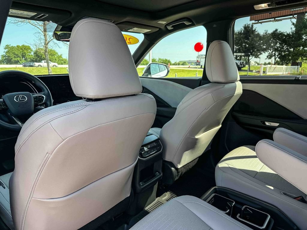 Used 2025 Lexus TX 350 AWD w/ Technology Package image 18