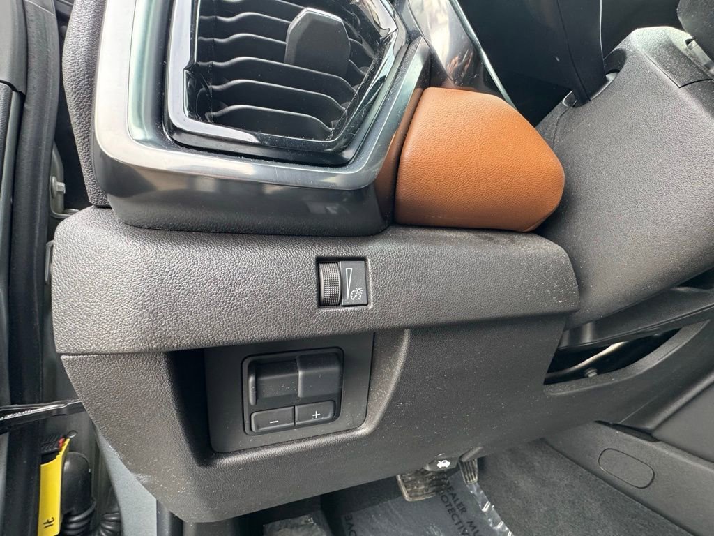 Used 2024 GMC Canyon AT4 w/ Technology Package image 17