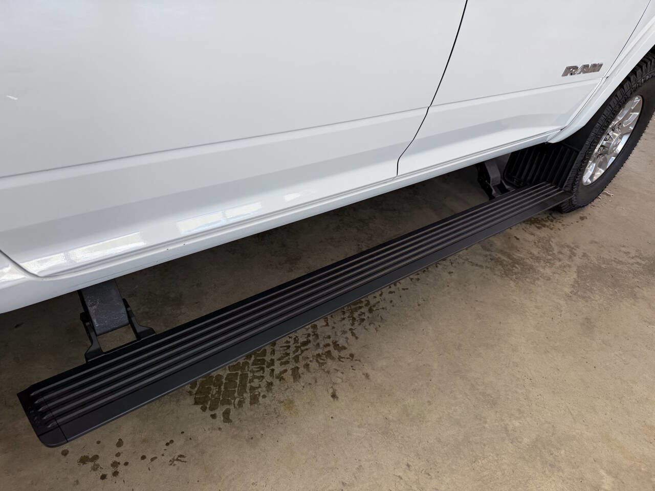 Used 2019 RAM 3500 Laramie image 9