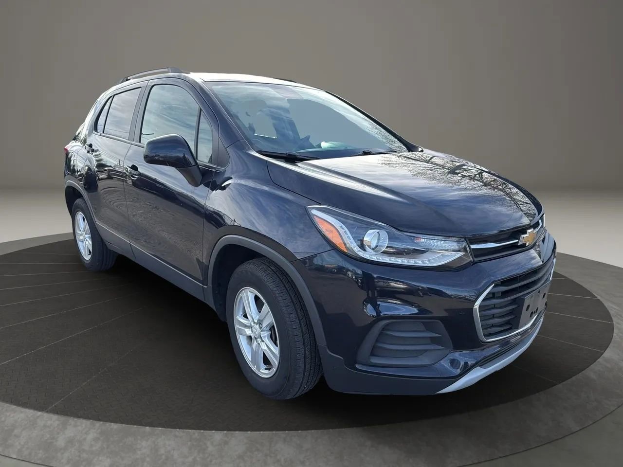 Used 2021 Chevrolet Trax LT w/ Driver Confidence Package image 3