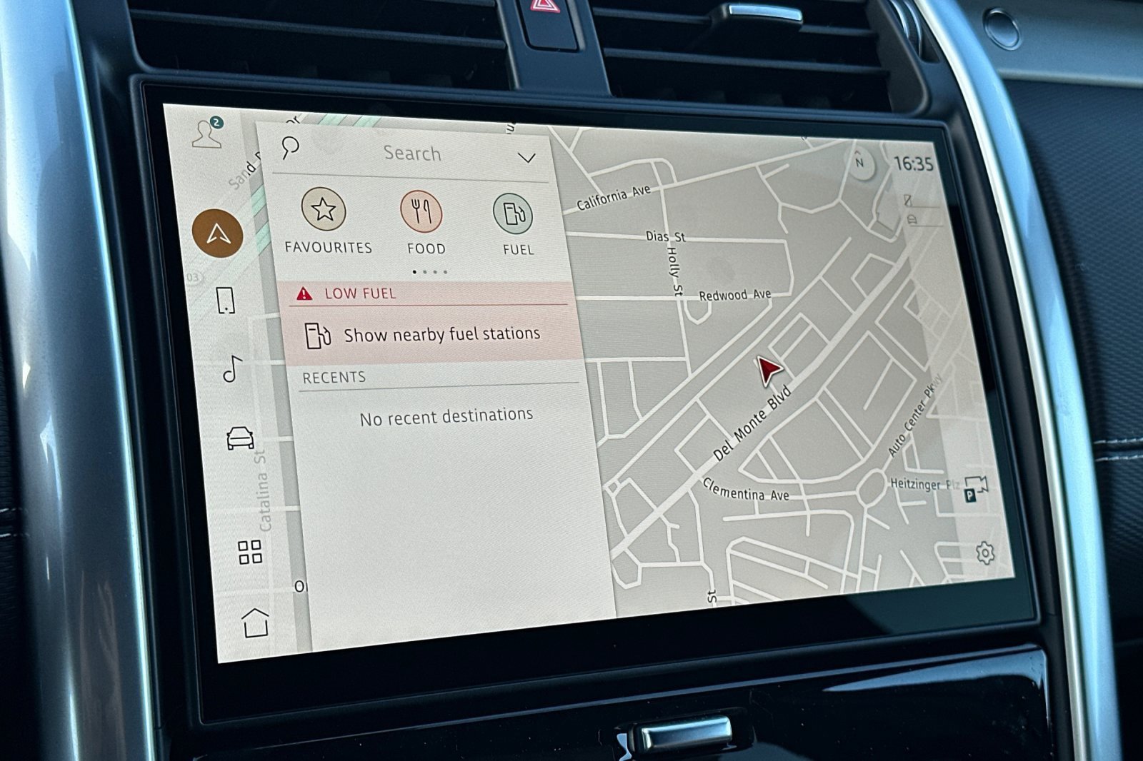 New 2025 Land Rover Discovery Dynamic SE image 17