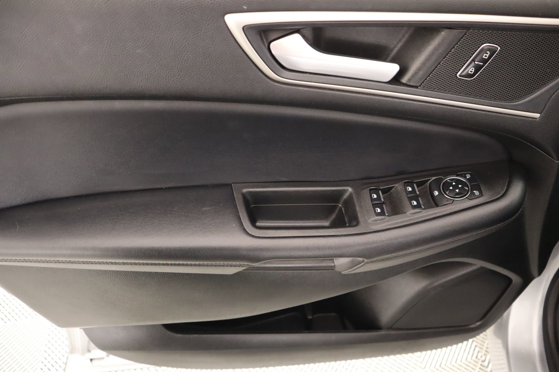 Used 2023 Ford Edge SEL image 15