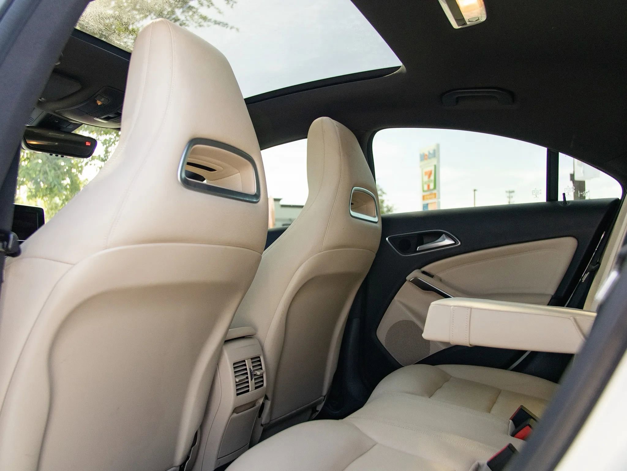 Used 2015 Mercedes-Benz CLA 250 image 26