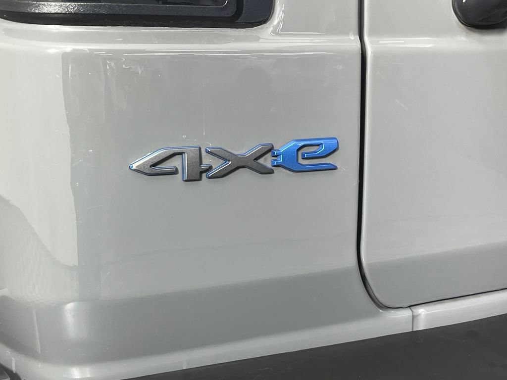 Used 2023 Jeep Wrangler Unlimited w/ Sun & Screen Package image 27