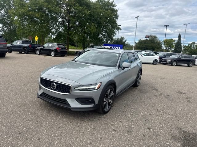Used 2025 Volvo V60 B5 Cross Country Plus