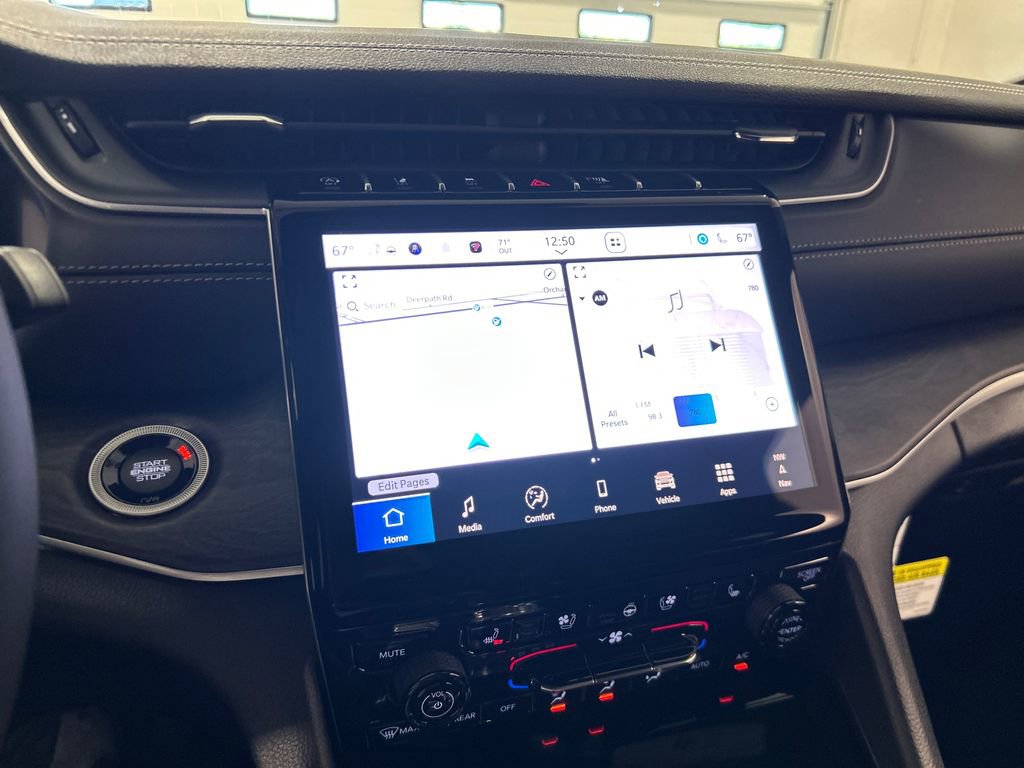 New 2025 Jeep Grand Cherokee Limited w/ Luxury Tech Group II image 22