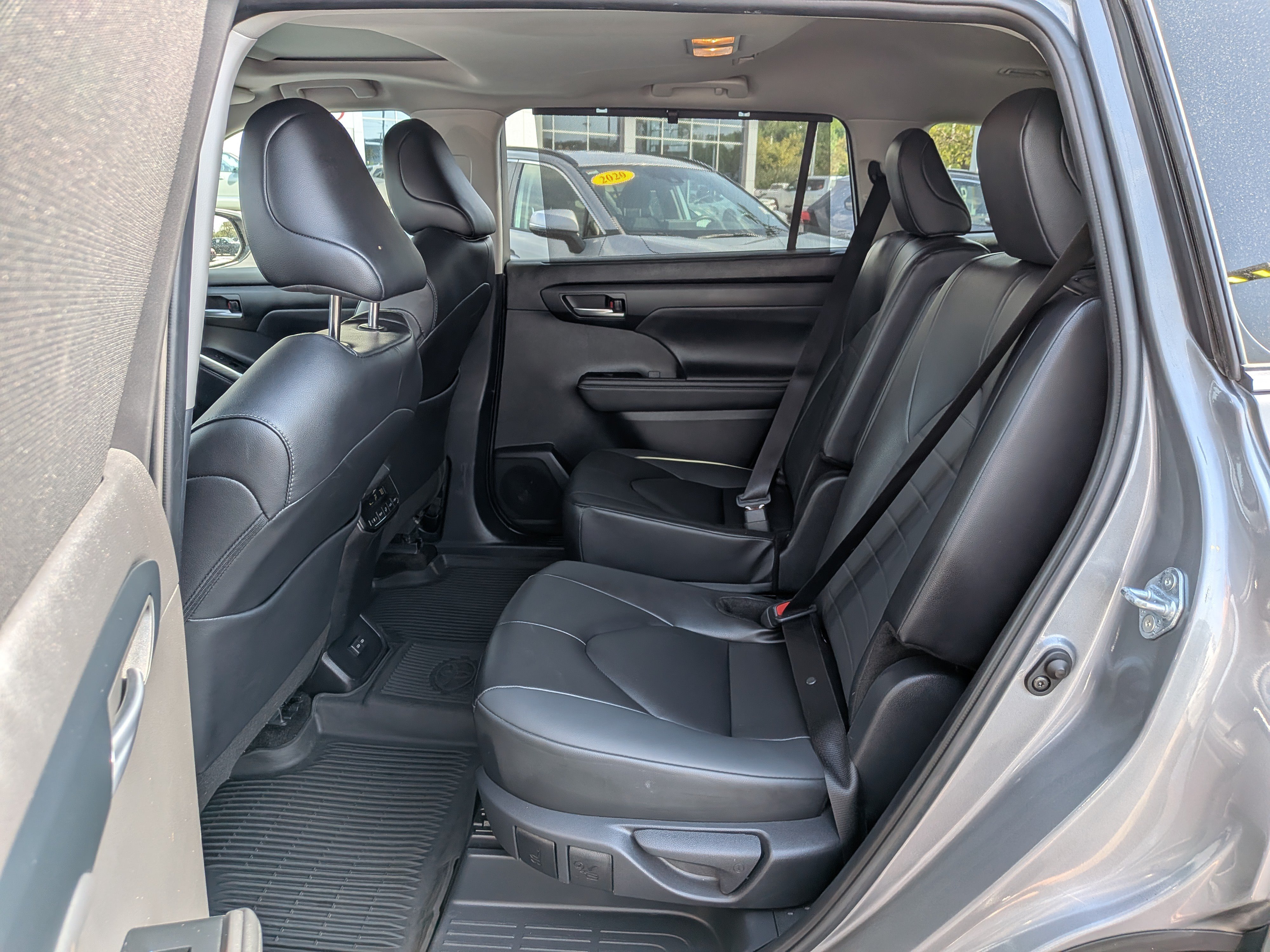 Used 2025 Toyota Highlander XLE AWD/4WD image 20