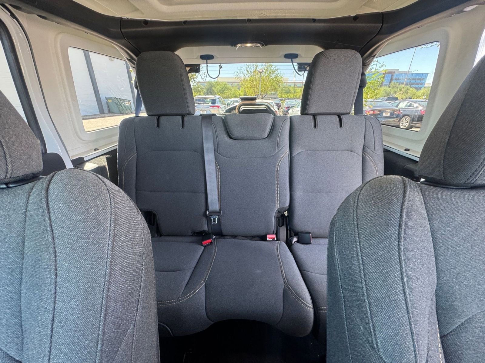 Used 2025 Jeep Wrangler Sahara image 37