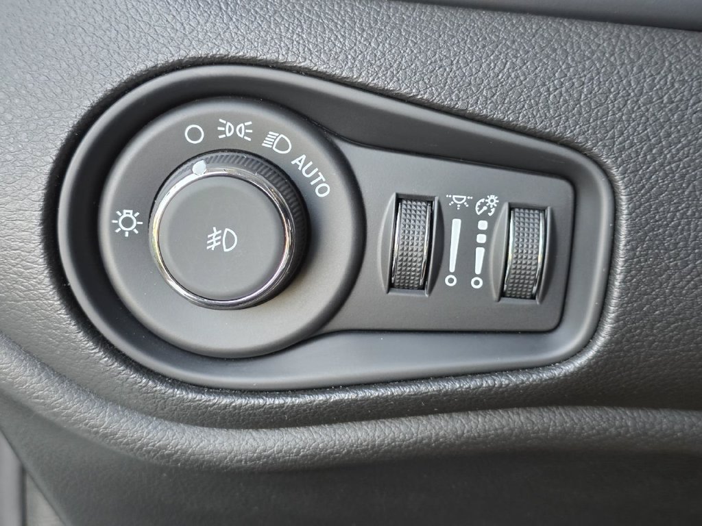 Used 2023 Jeep Renegade Limited AWD/4WD image 23