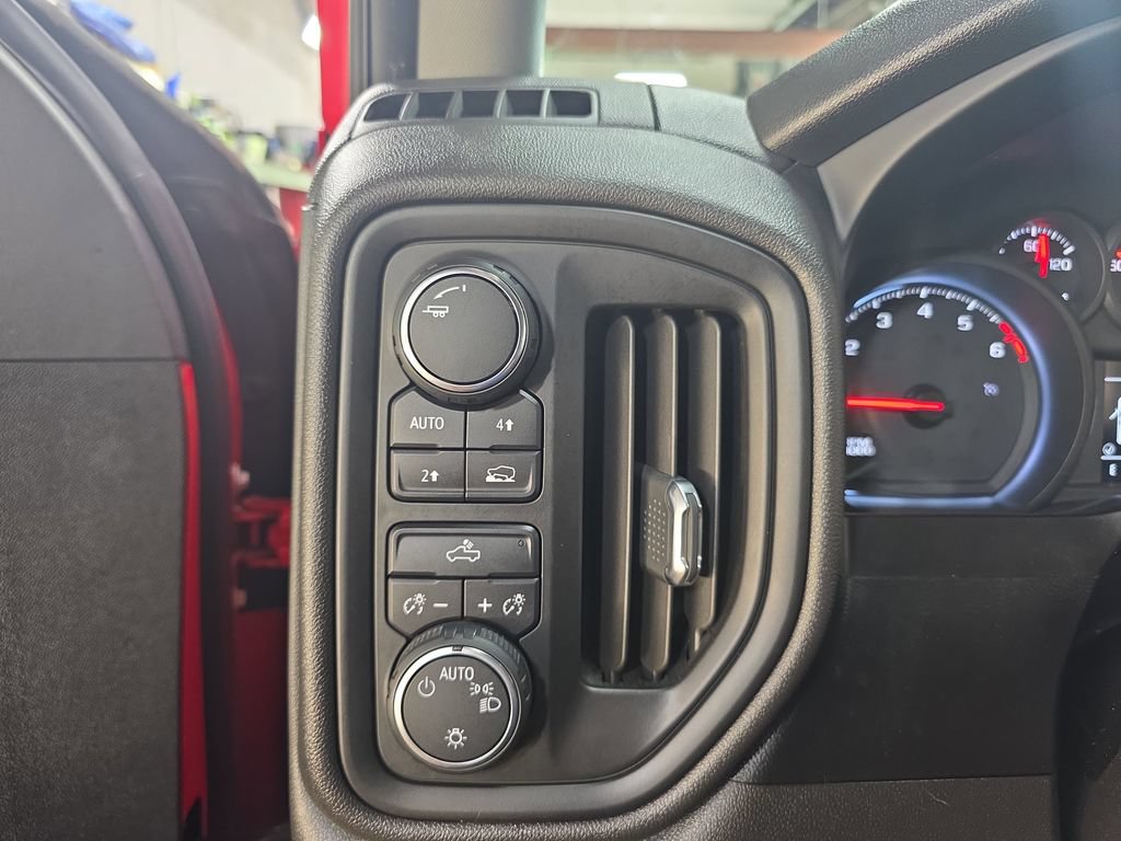 Used 2019 Chevrolet Silverado 1500 Custom w/ Custom Value Package AWD/4WD image 25