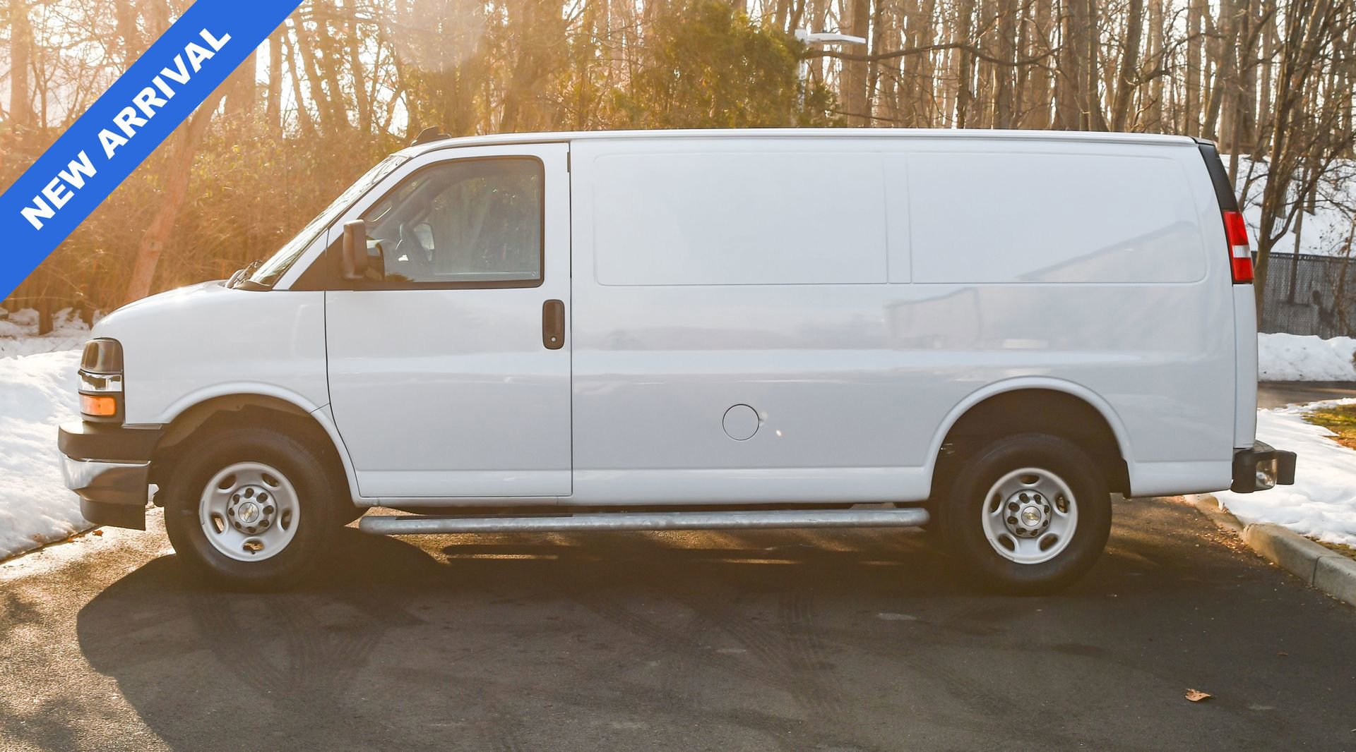 Used 2024 Chevrolet Express 2500 w/ Driver Convenience Package image 4