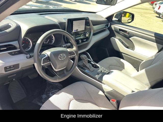 Used 2023 Toyota Highlander L FWD image 16