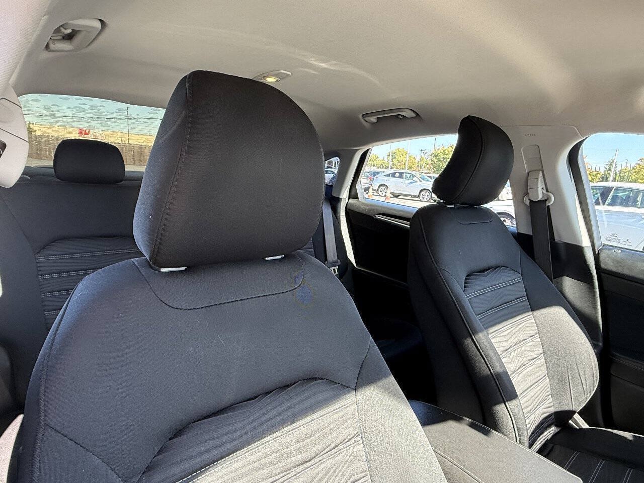 Used 2016 Ford Fusion SE FWD image 12