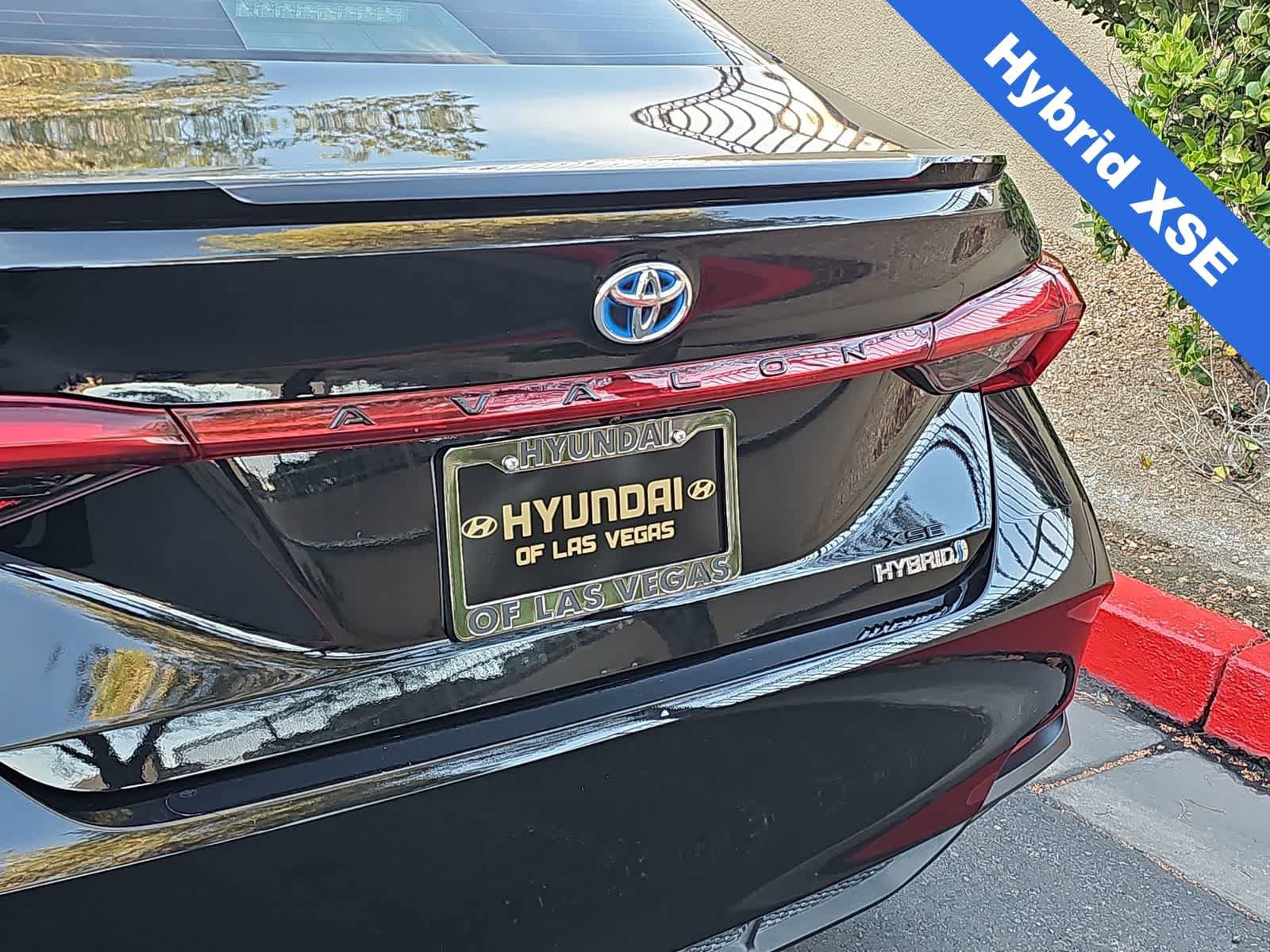 Used 2021 Toyota Avalon XSE image 11