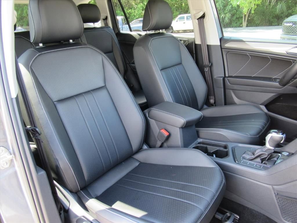 Used 2024 Volkswagen Tiguan SE FWD image 9