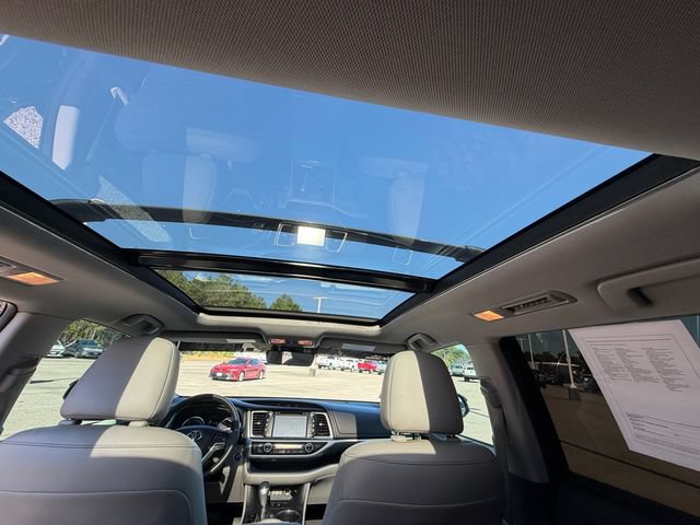 Used 2019 Toyota Highlander Limited Platinum AWD/4WD image 26