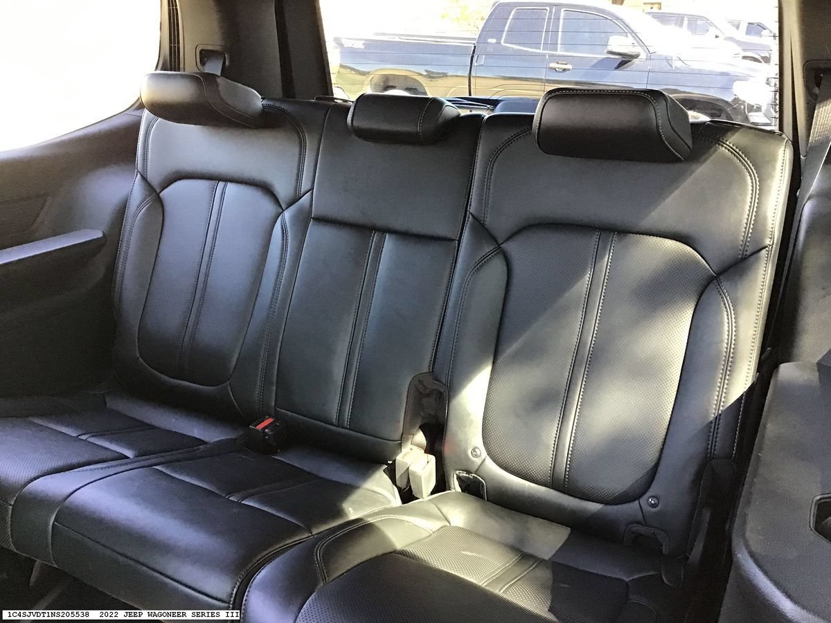 Used 2022 Jeep Wagoneer Series III w/ Flexible Seating Group AWD/4WD image 10