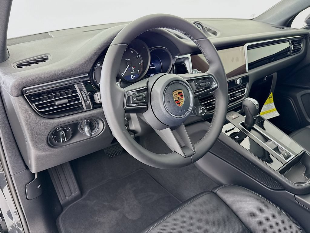 New 2026 Porsche Macan AWD/4WD image 4