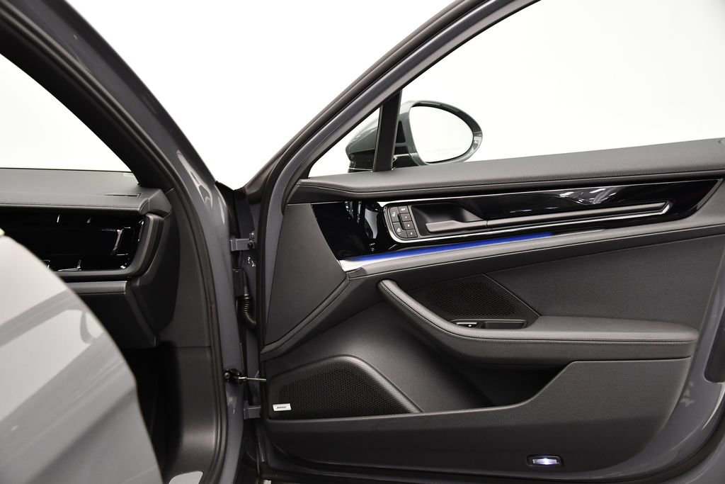 Used 2025 Porsche Panamera image 46