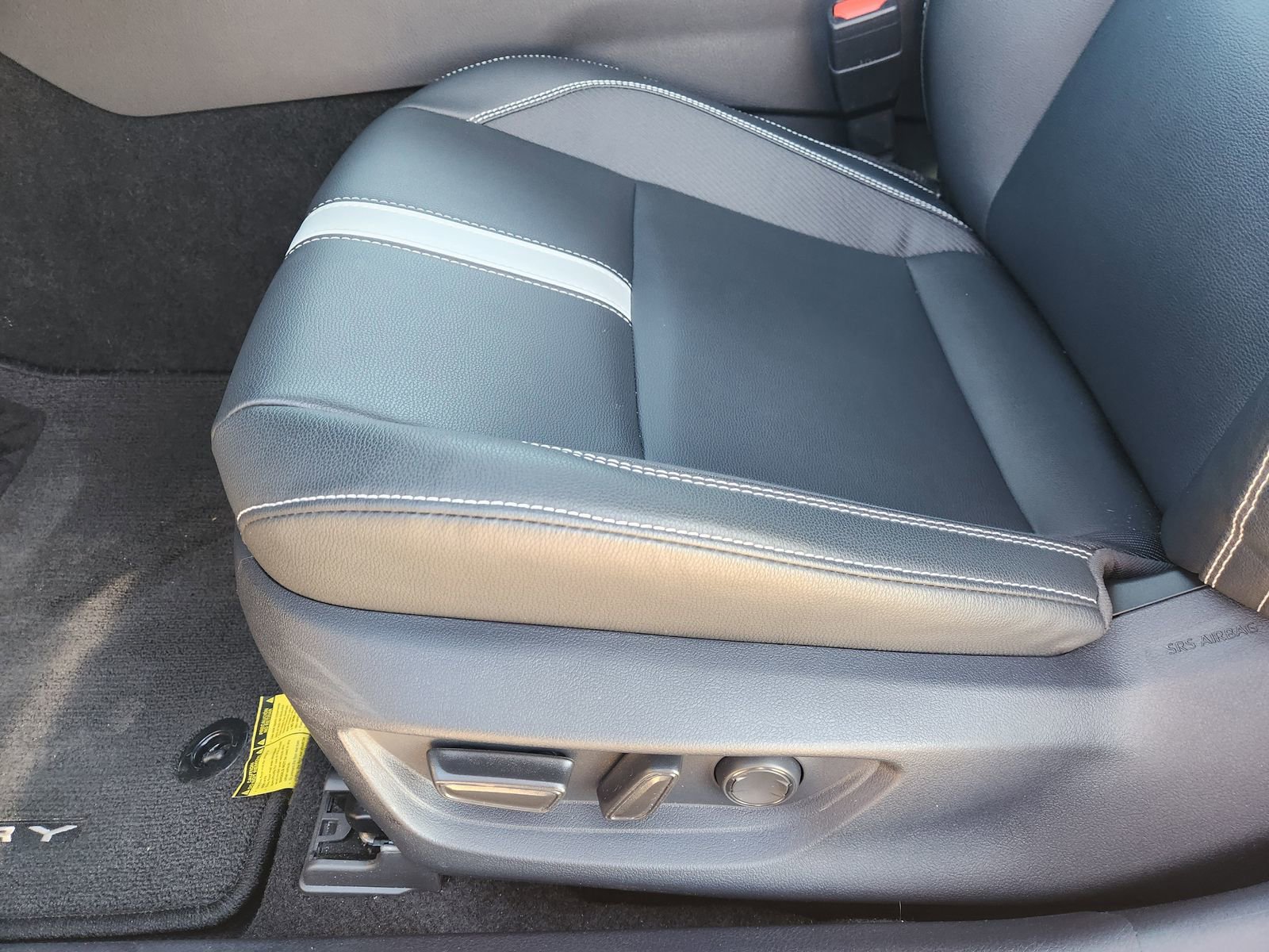 Used 2025 Toyota Camry SE w/ Convenience Package image 29