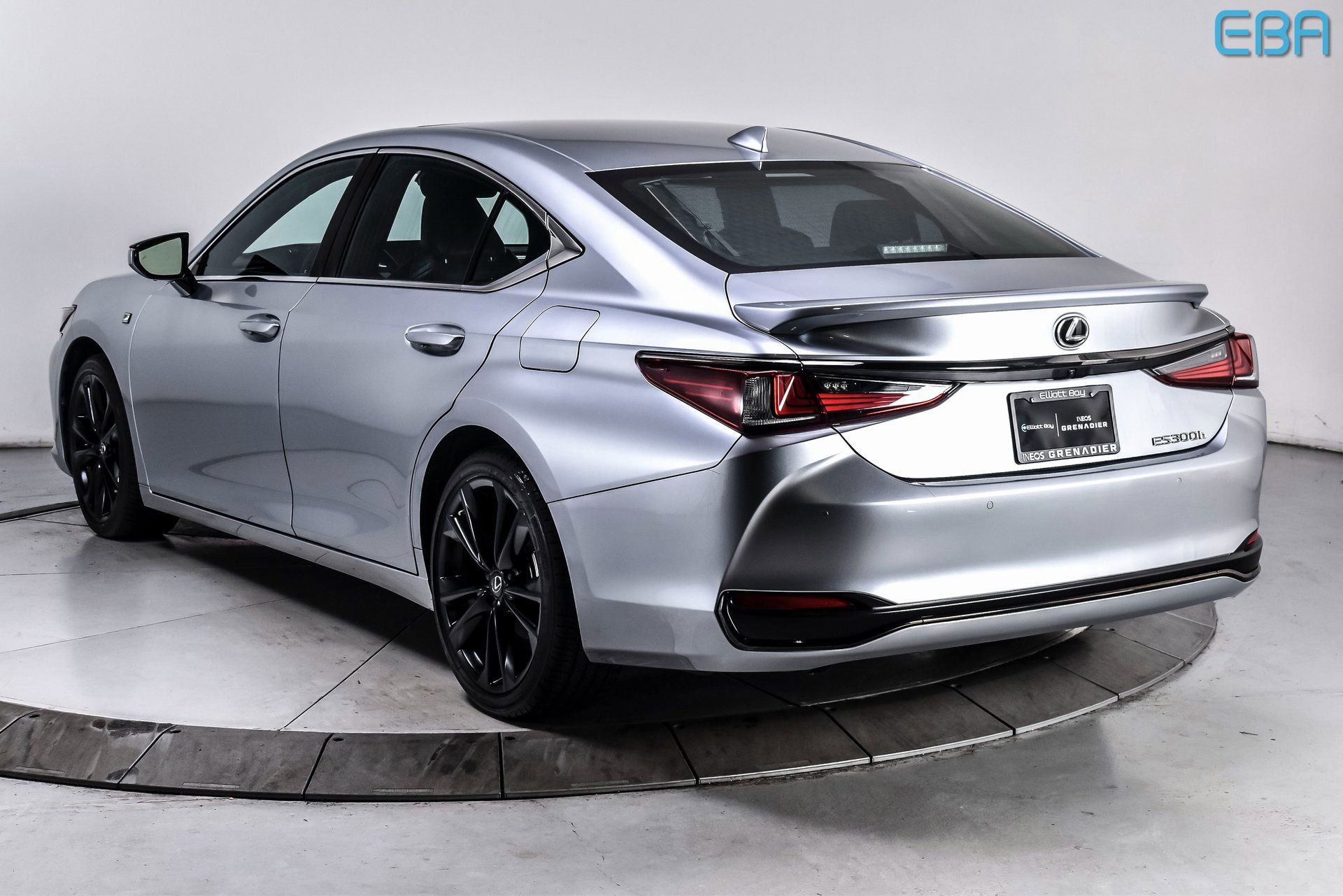Used 2024 Lexus ES 300h F Sport w/ Accessory Package (Z2) FWD image 4