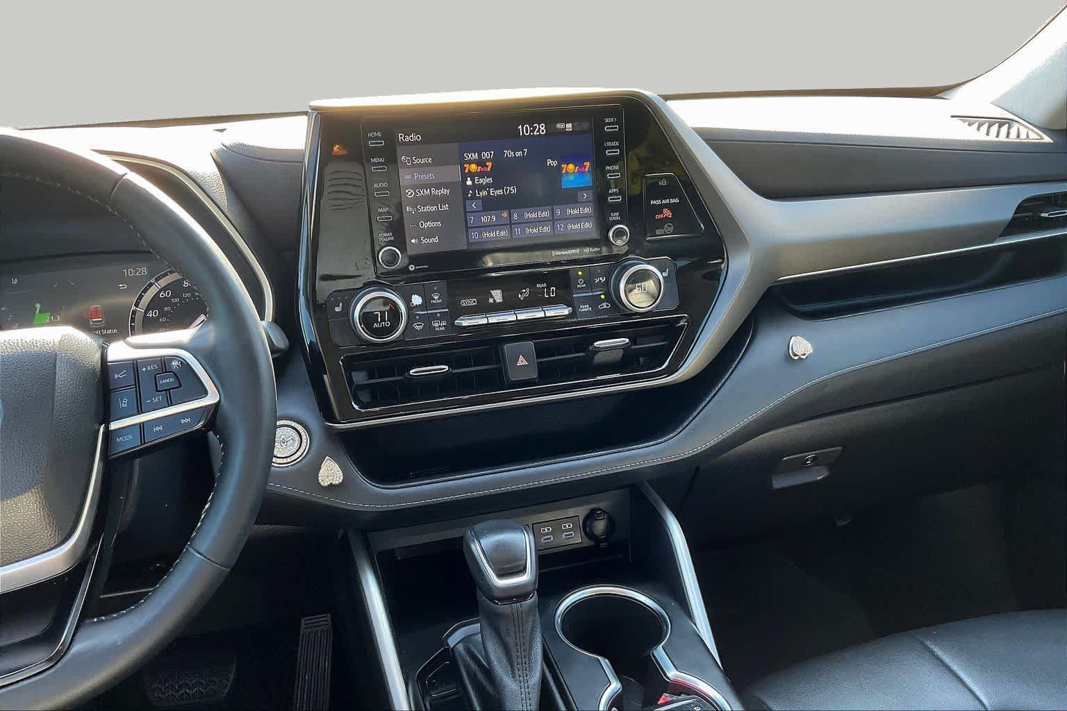 Used 2022 Toyota Highlander XLE FWD image 7