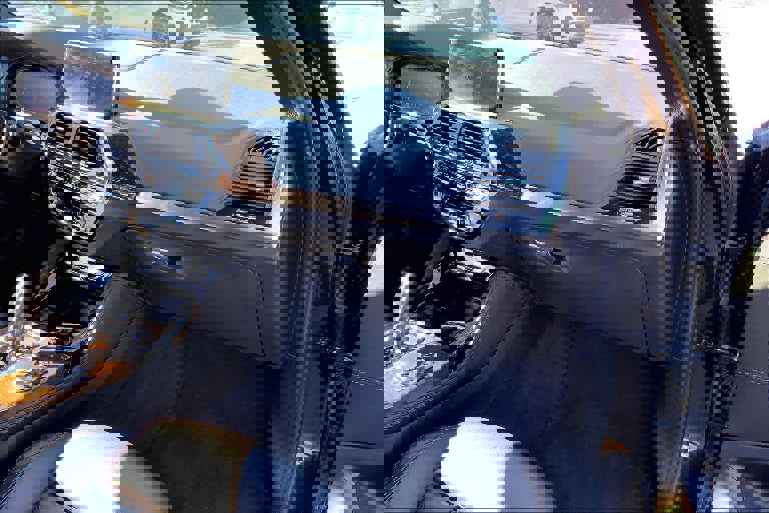 Used 2020 BMW X4 xDrive30i w/ Driving Assistance Package image 17