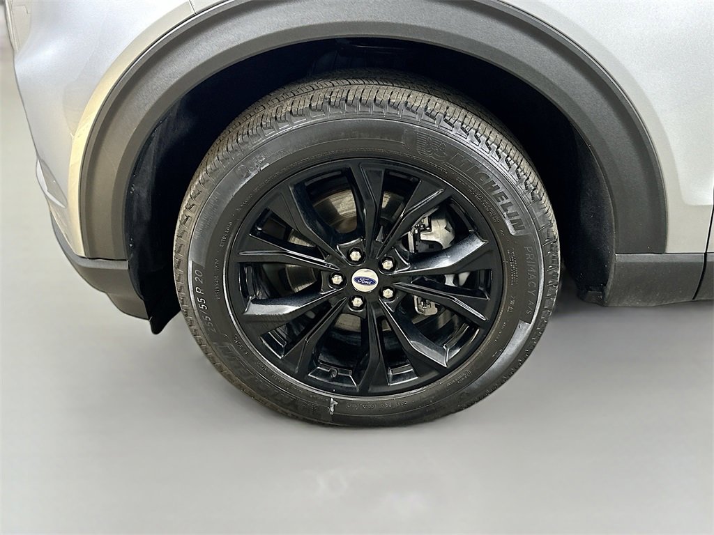 Used 2022 Ford Explorer XLT w/ Equipment Group 202A image 8