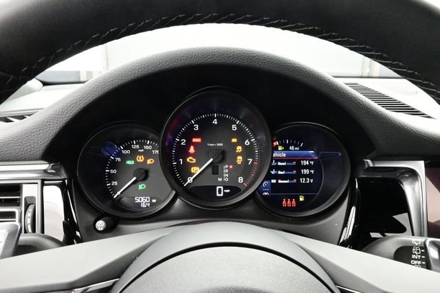 Certified 2025 Porsche Macan AWD/4WD image 9