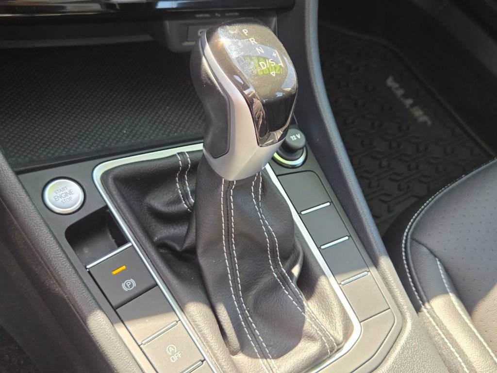 Used 2024 Volkswagen Jetta SE w/ Panoramic Sunroof Package FWD image 26